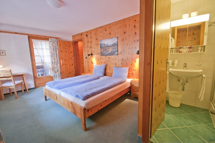 Room 17 of 166