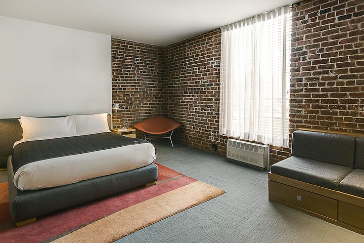 Room 9 of 118