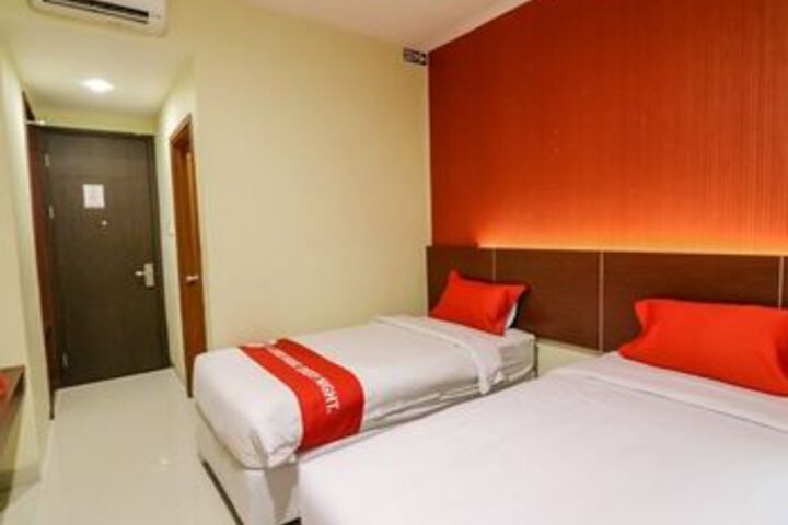 Room 18 of 80