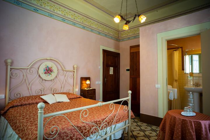 Room 13 of 89
