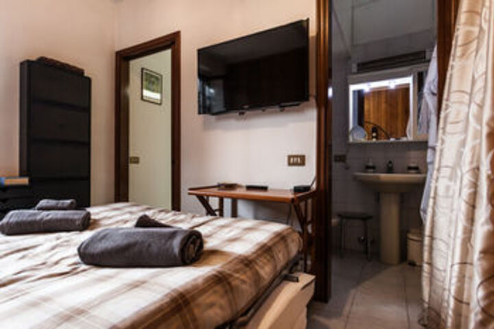 Room 44 of 80