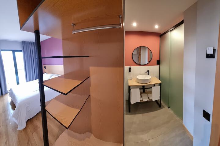 Room 11 of 27