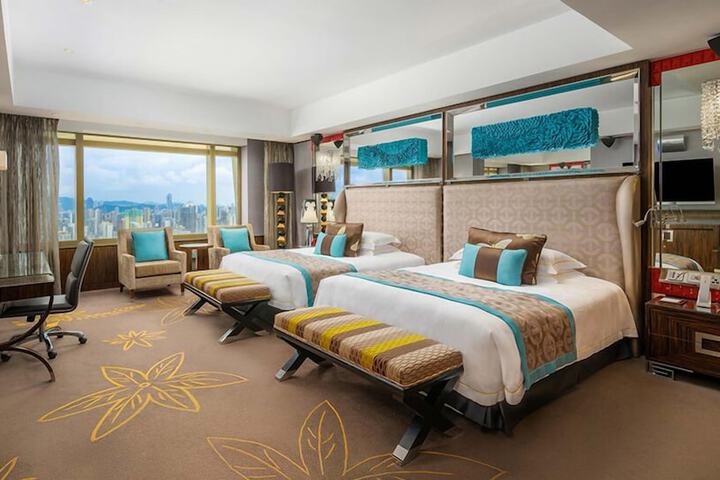 Room 10 of 42