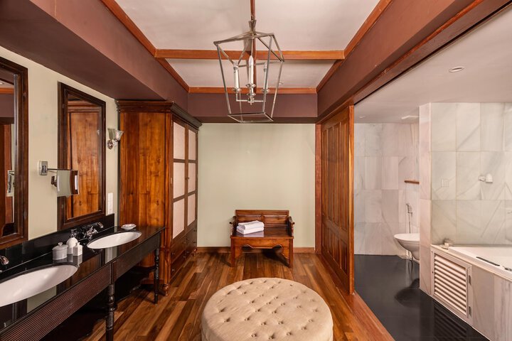 Room 47 of 106