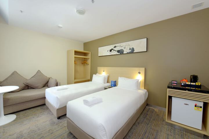 Room 17 of 38