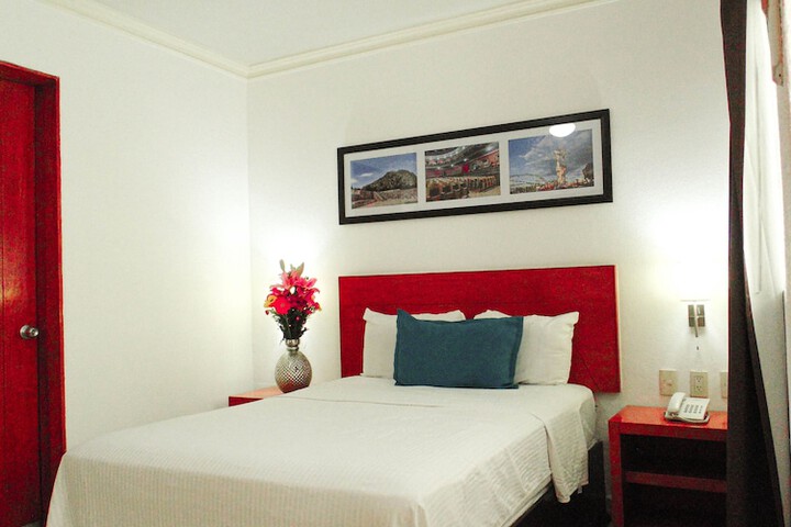 Room 33 of 61