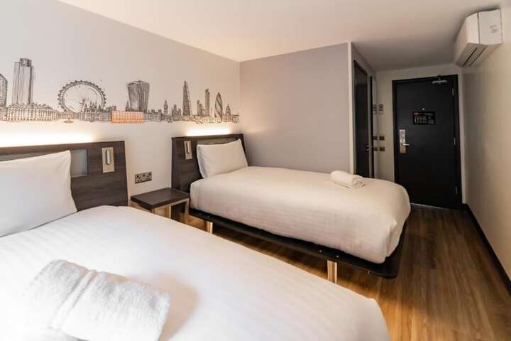 Room 43 of 59