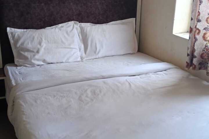 Room 12 of 21