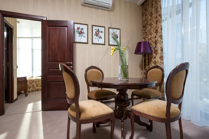 Room 34 of 69