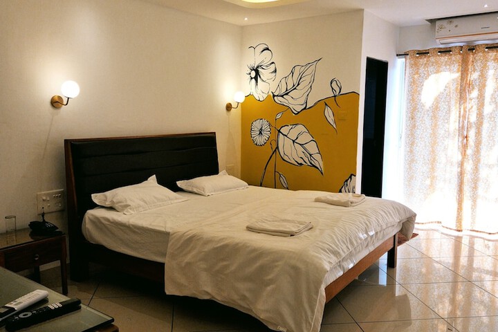 Room 33 of 169