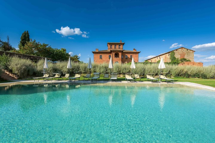 Hotel with Pool