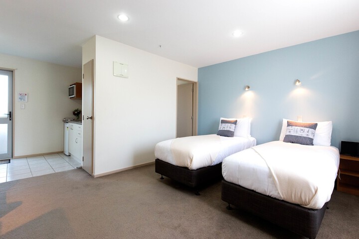 Room 8 of 33