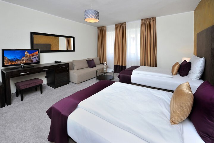 Room 15 of 38