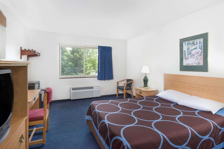 Room 9 of 21
