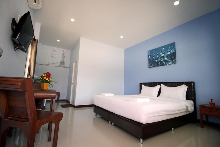 Room 11 of 38