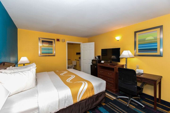 1 King Bed (7 of 10)