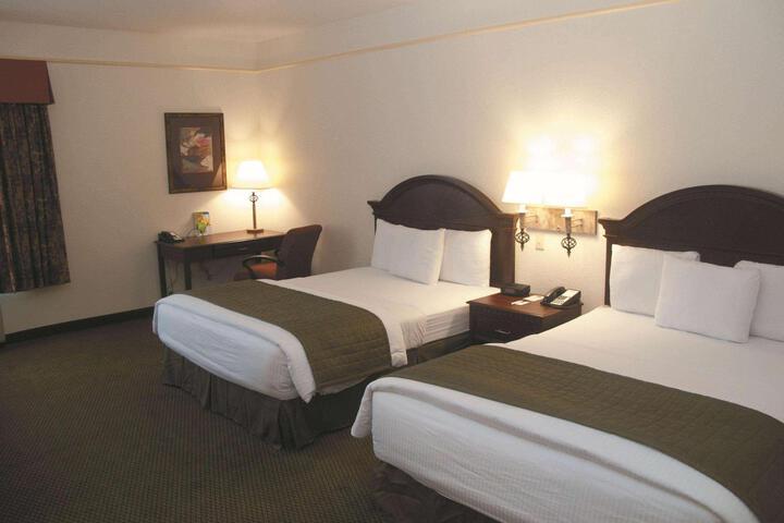1 King Bed (4 of 4)