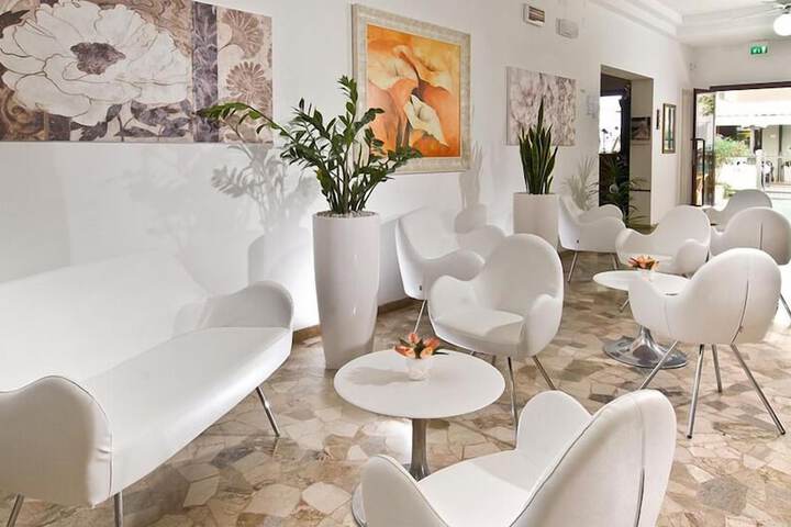 Guest Lobby