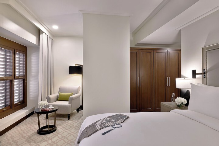 Room 10 of 83