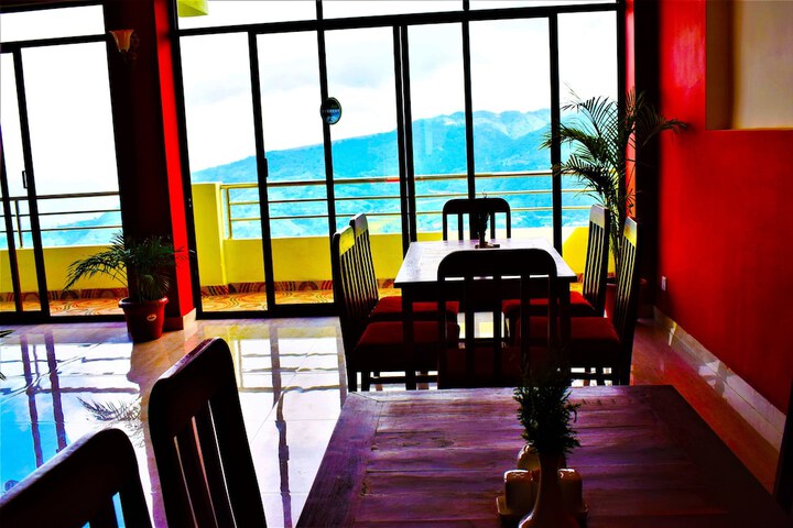 Dining 39 of 90