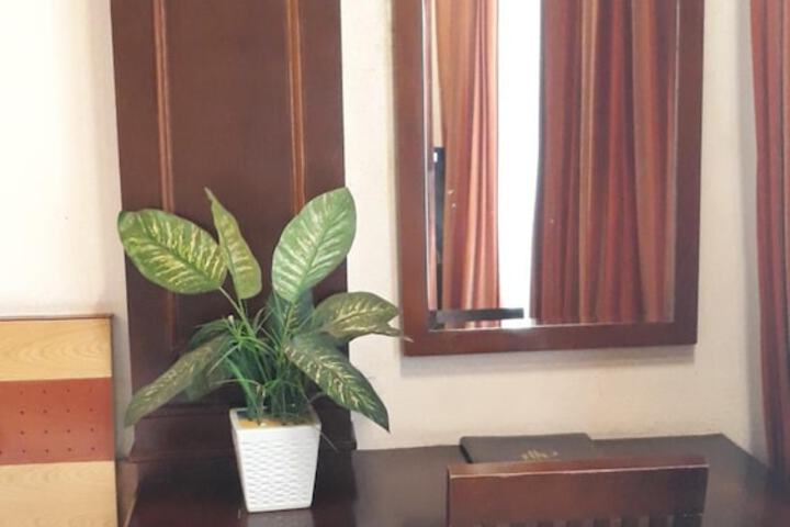 Room 10 of 27