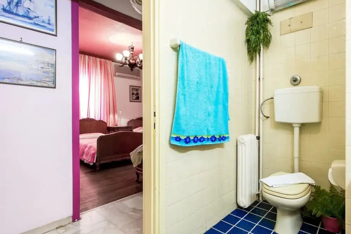 Room 9 of 22