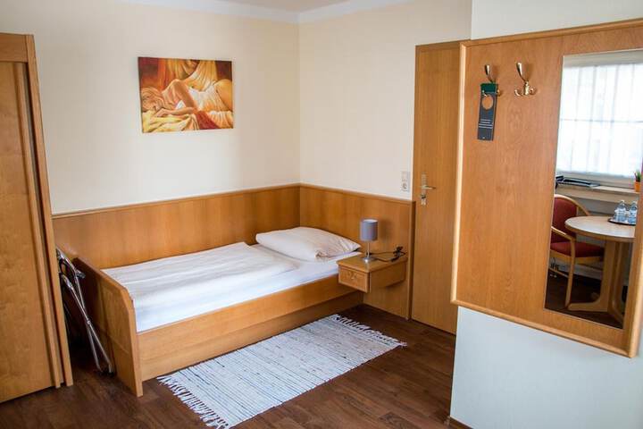 Room 14 of 30