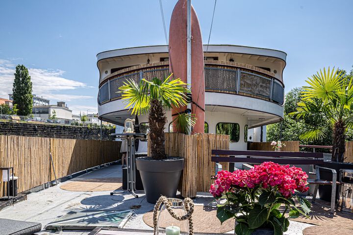 Sundeck 41 of 46