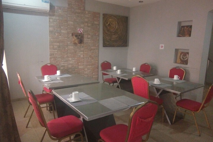 Dining 2 of 14