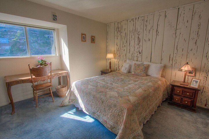 Room 2 of 17
