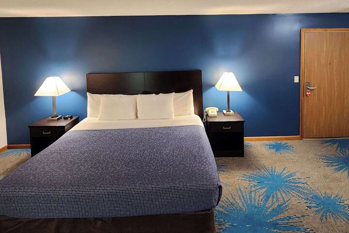 Room 33 of 80