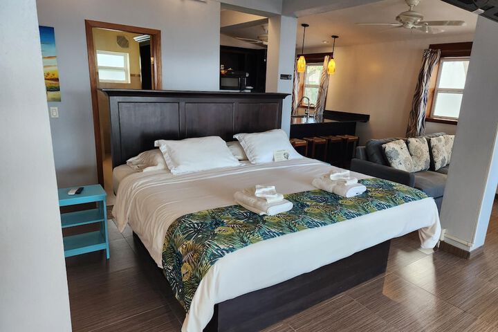 Room 33 of 223