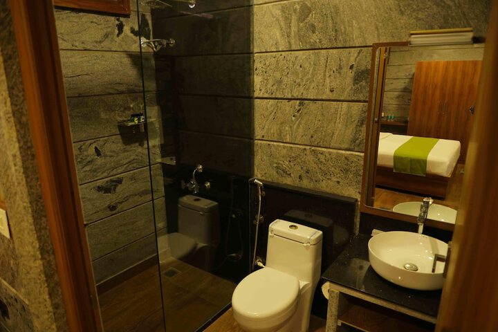 Room 15 of 26