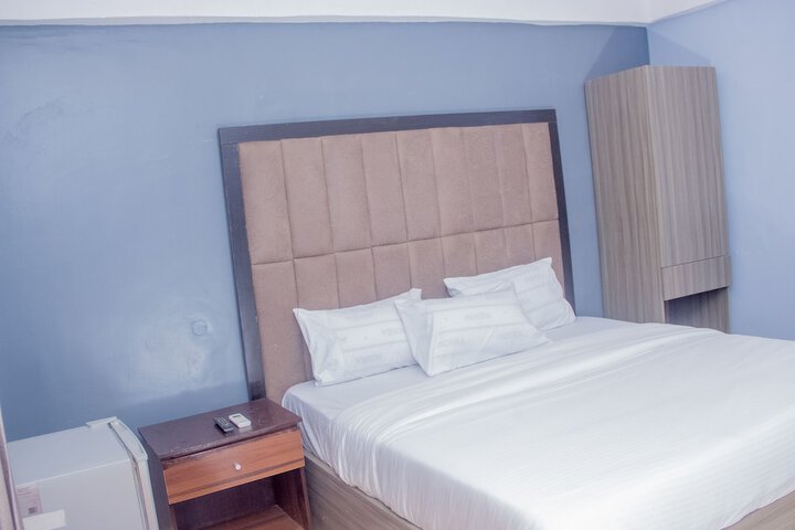 Room 5 of 43