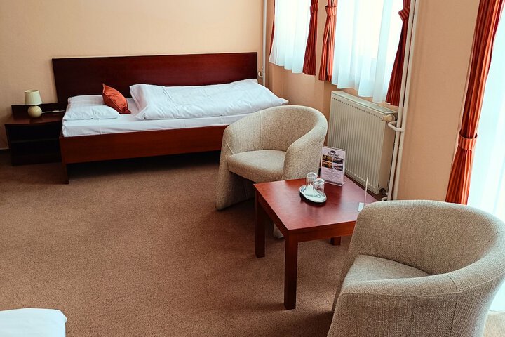 Room 14 of 90