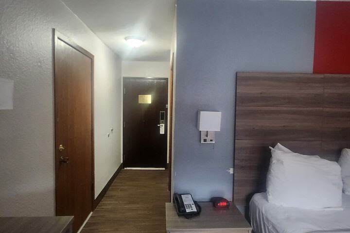 Queen Bed Accessible (9 of 12)