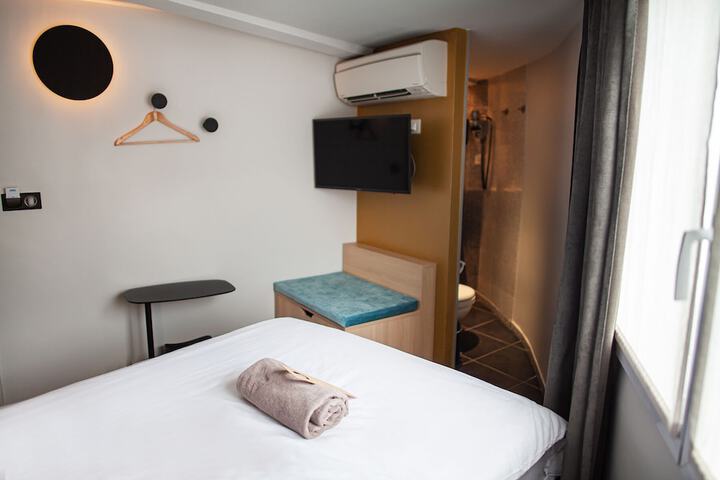 Room 28 of 47