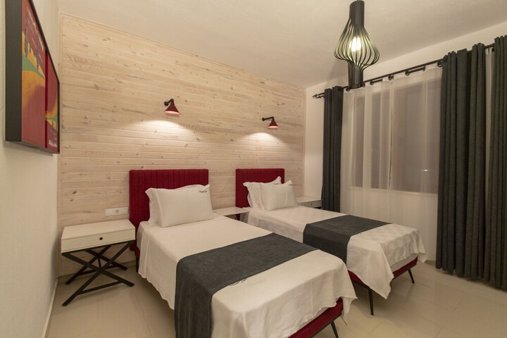 Room 10 of 85