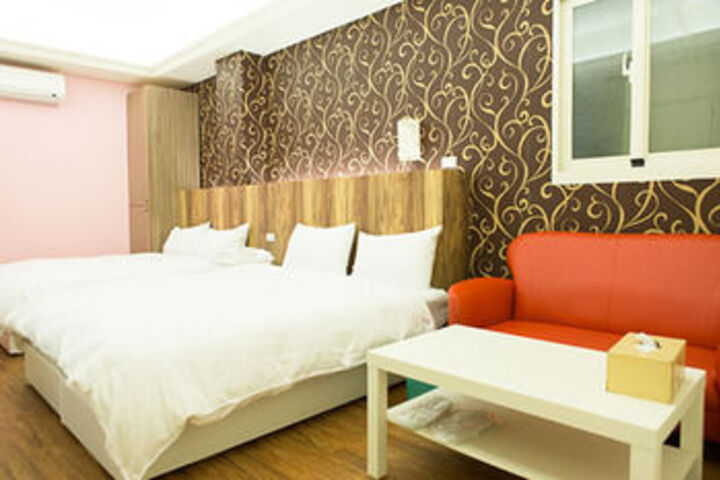 Room 4 of 12