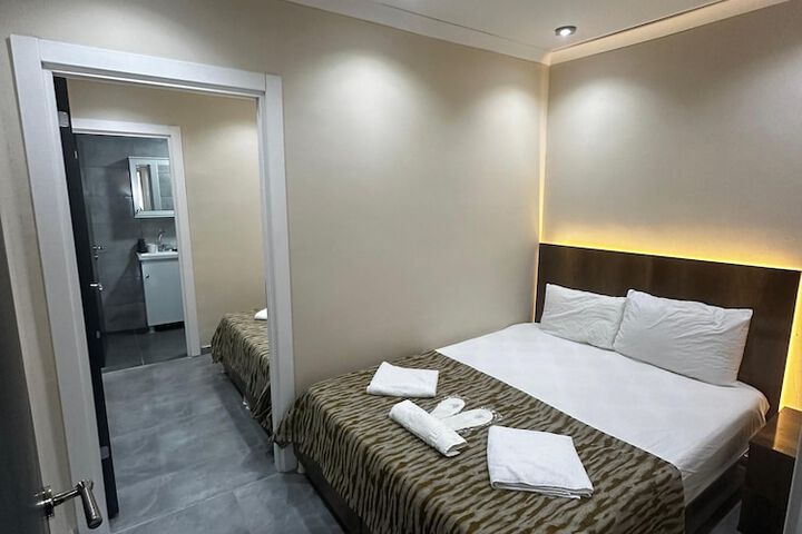 Room 16 of 40