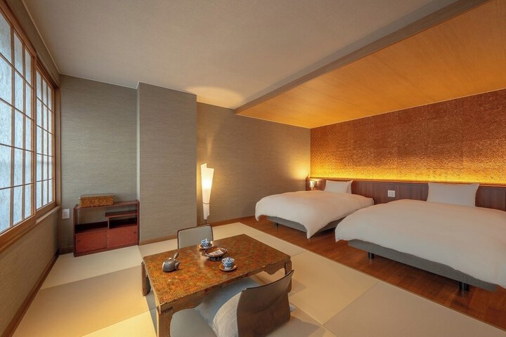 Room 9 of 42