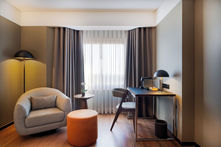 Room 42 of 107