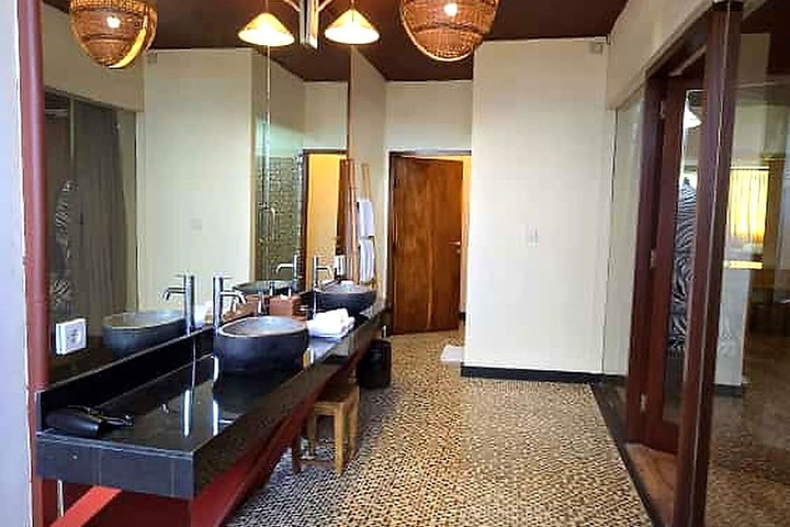 Room 34 of 49