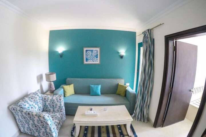 Room 6 of 142
