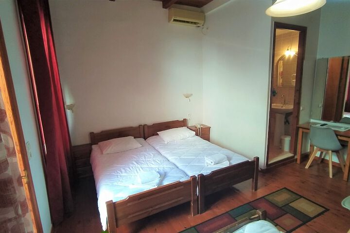 Room 5 of 40