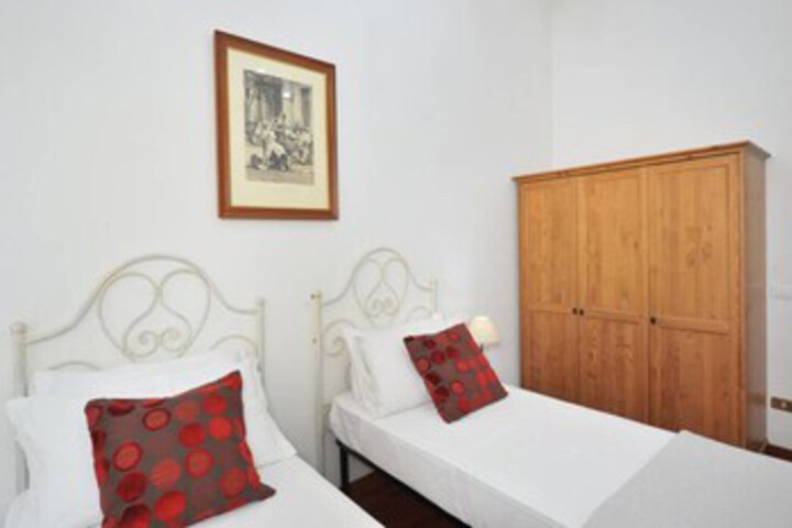 Room 7 of 24