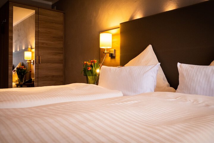 Room 9 of 75