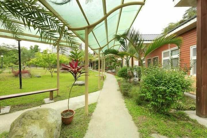 Hotel Exterior 45 of 48