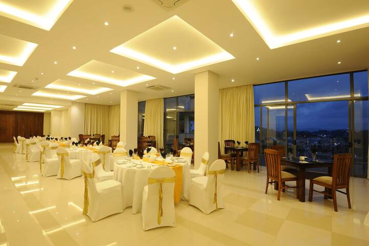 Ballroom/Hall 26 of 29