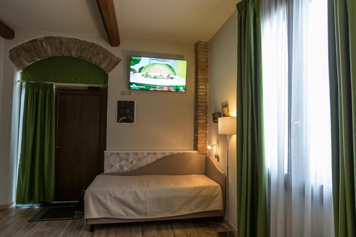 Room 16 of 51